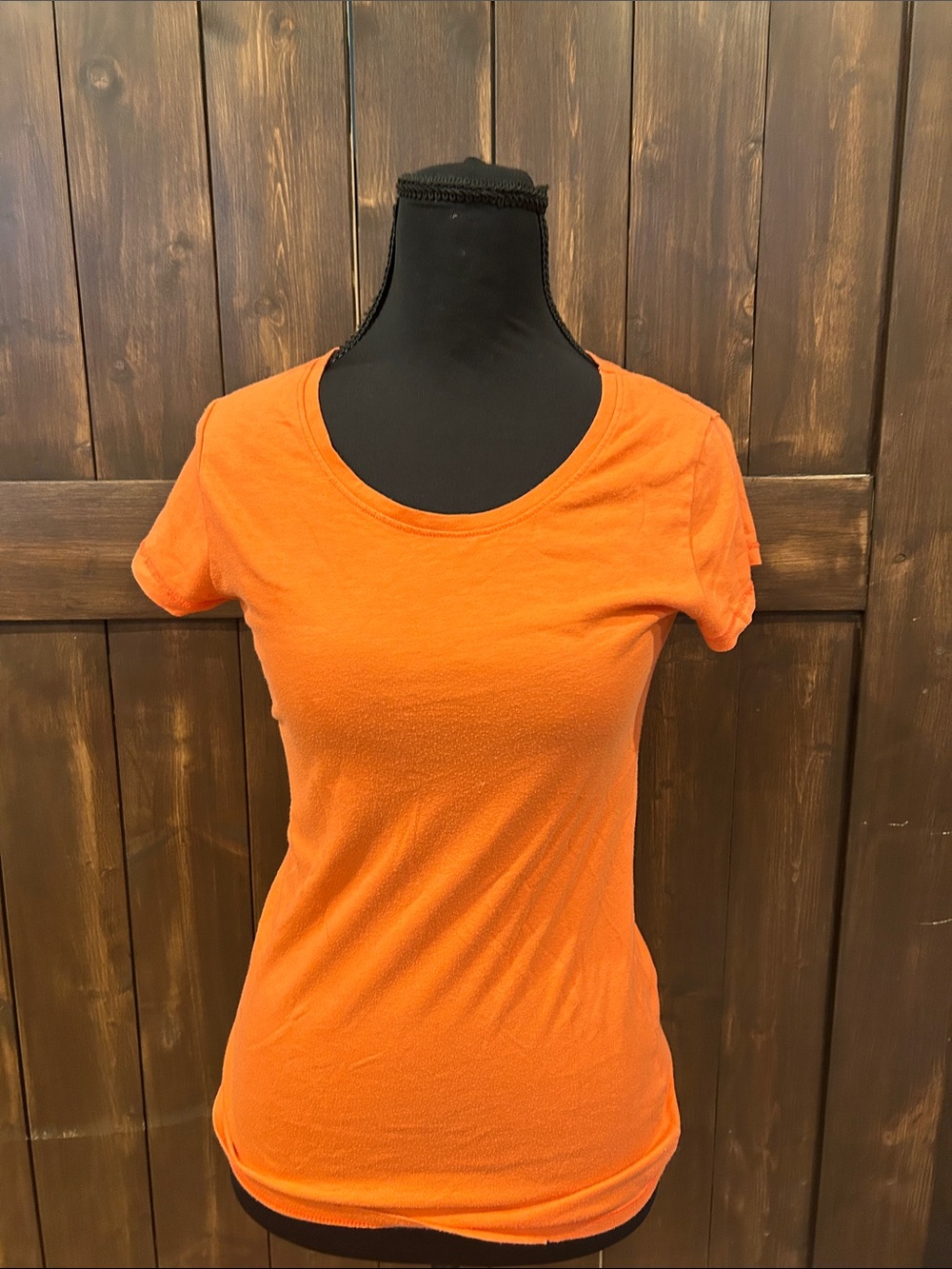 No Boundaries Short Sleeve Scoop Neck Tee - Orange